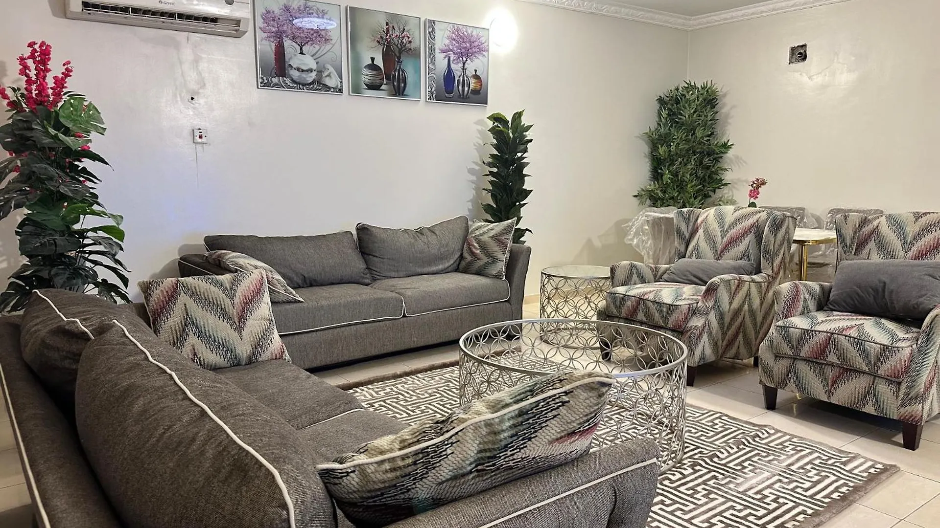 شقه رائعه رقم 9 باثاث مودرن ودخول ذاتي Apartment Riyadh